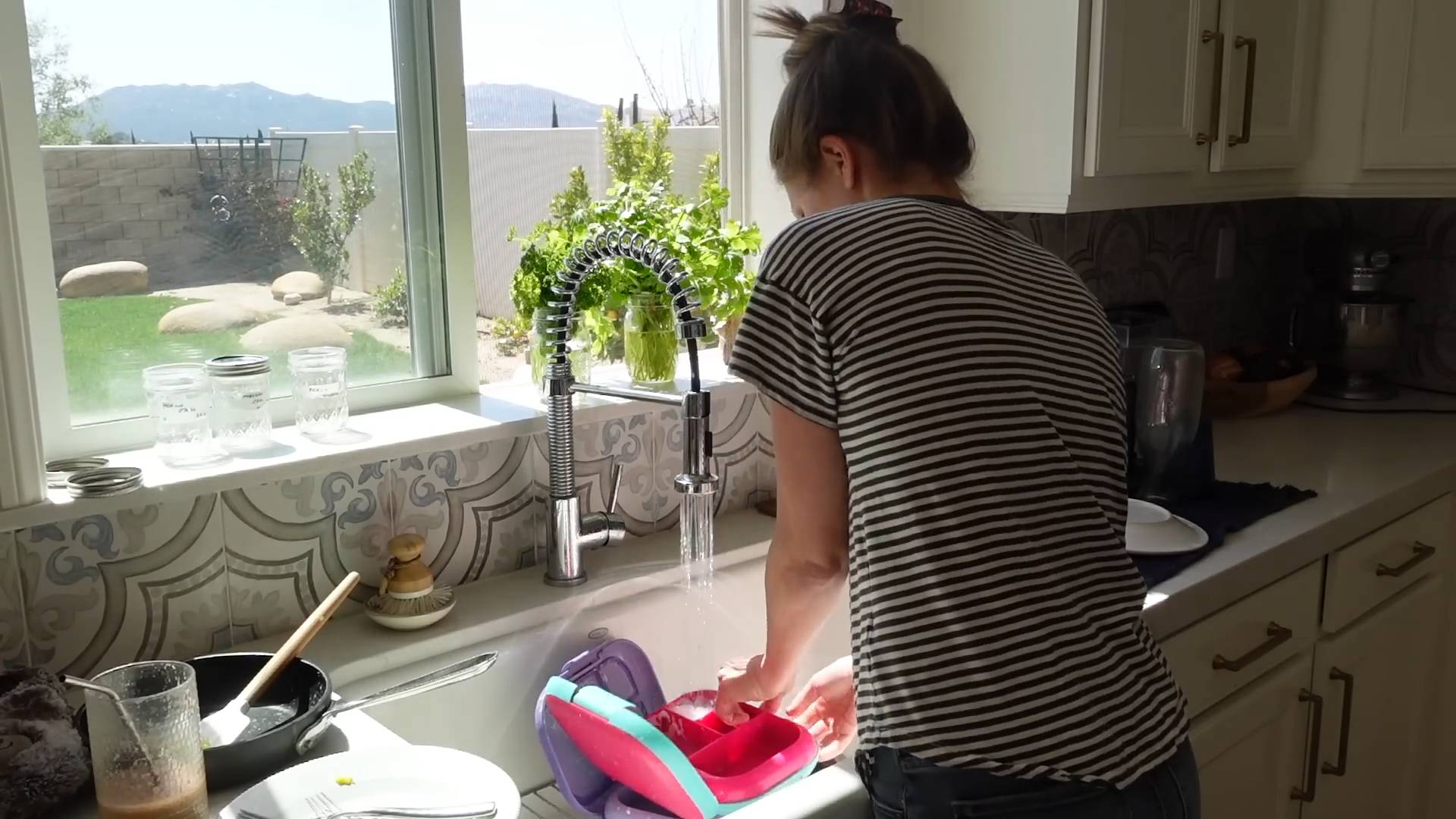 Mom tricks clean home kids