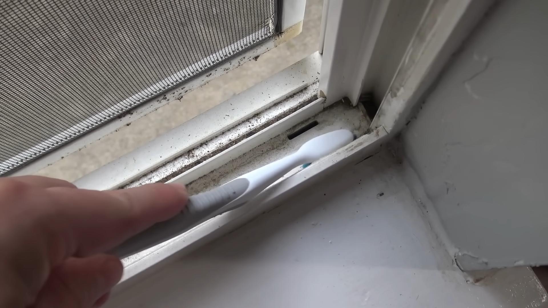 Clean window tracks easily