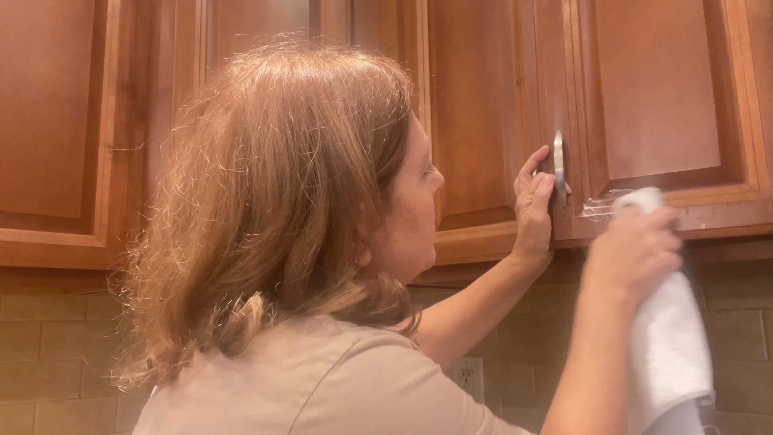 Cleaning greasy cabinets